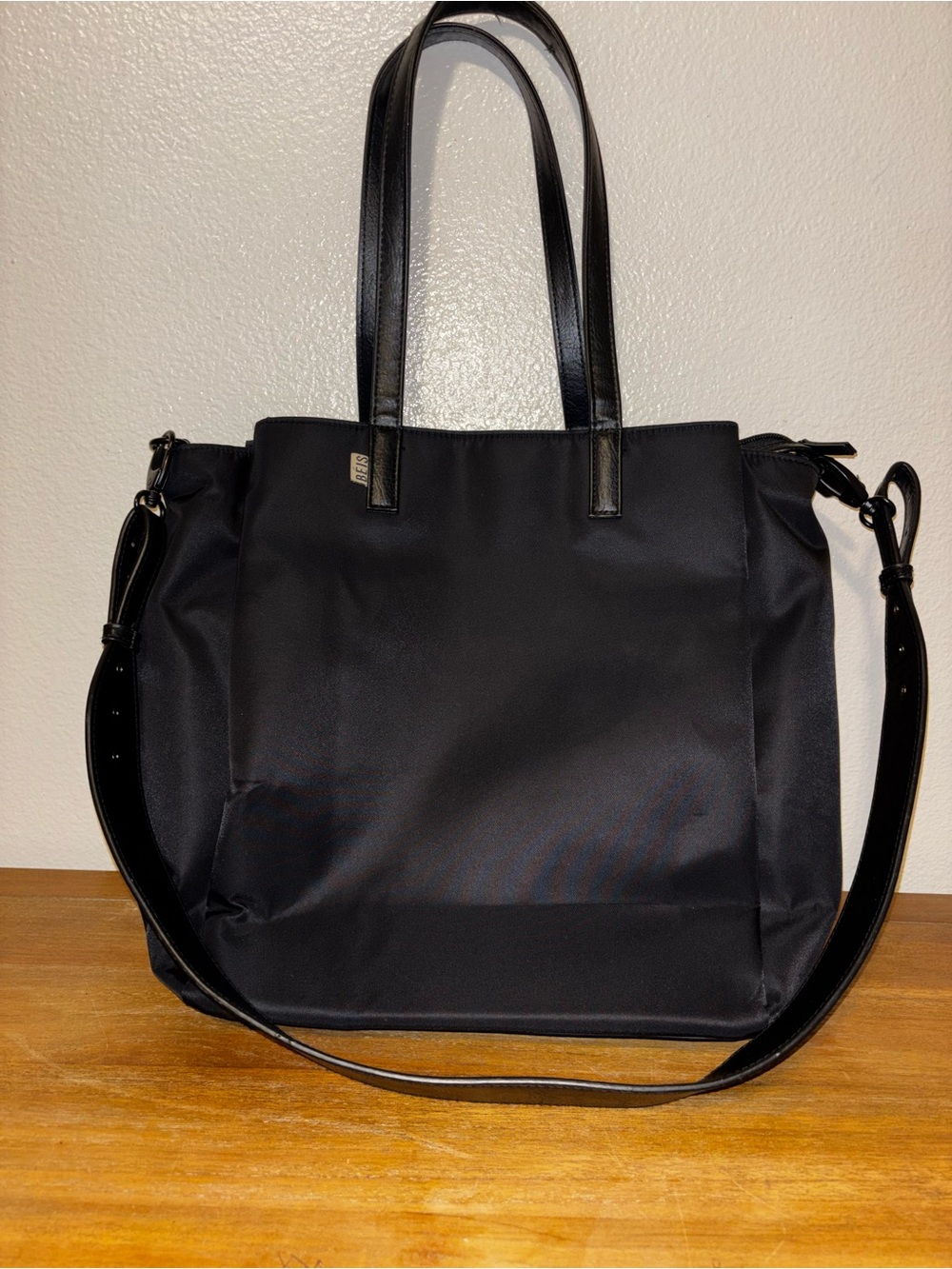 BEIS The Commuter Tote In Black Excellent Condition Pre-Owned - Picture 2 of 8